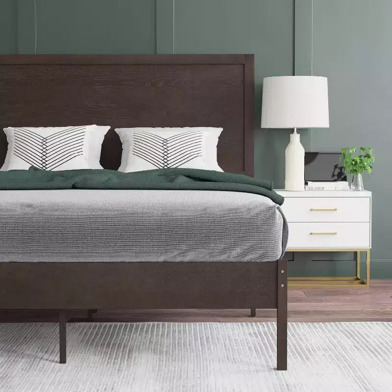Emma and Oliver Classic Wooden Platform Bed with Headboard