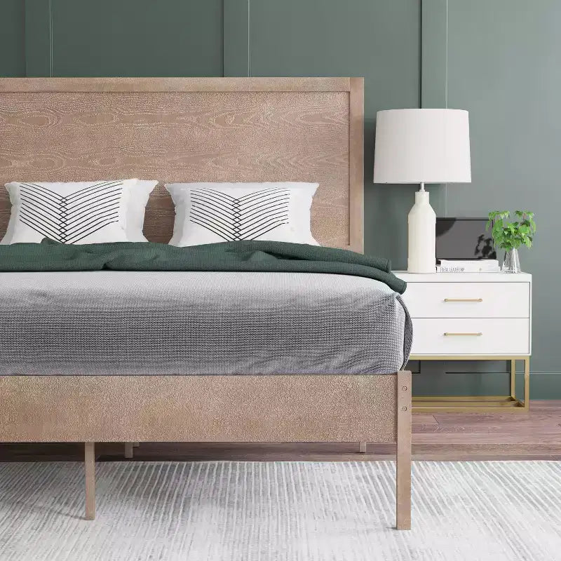 Emma and Oliver Classic Wooden Platform Bed with Headboard