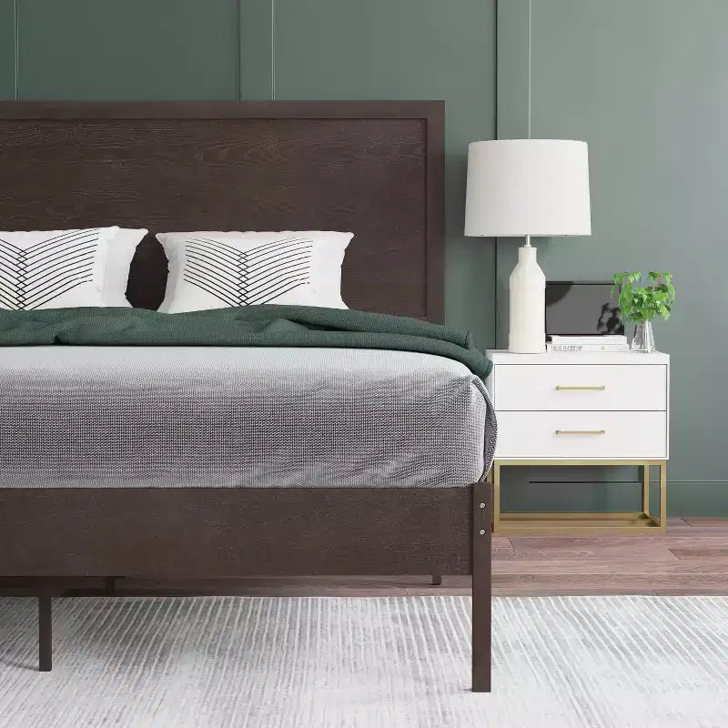 Emma and Oliver Classic Wooden Platform Bed with Headboard
